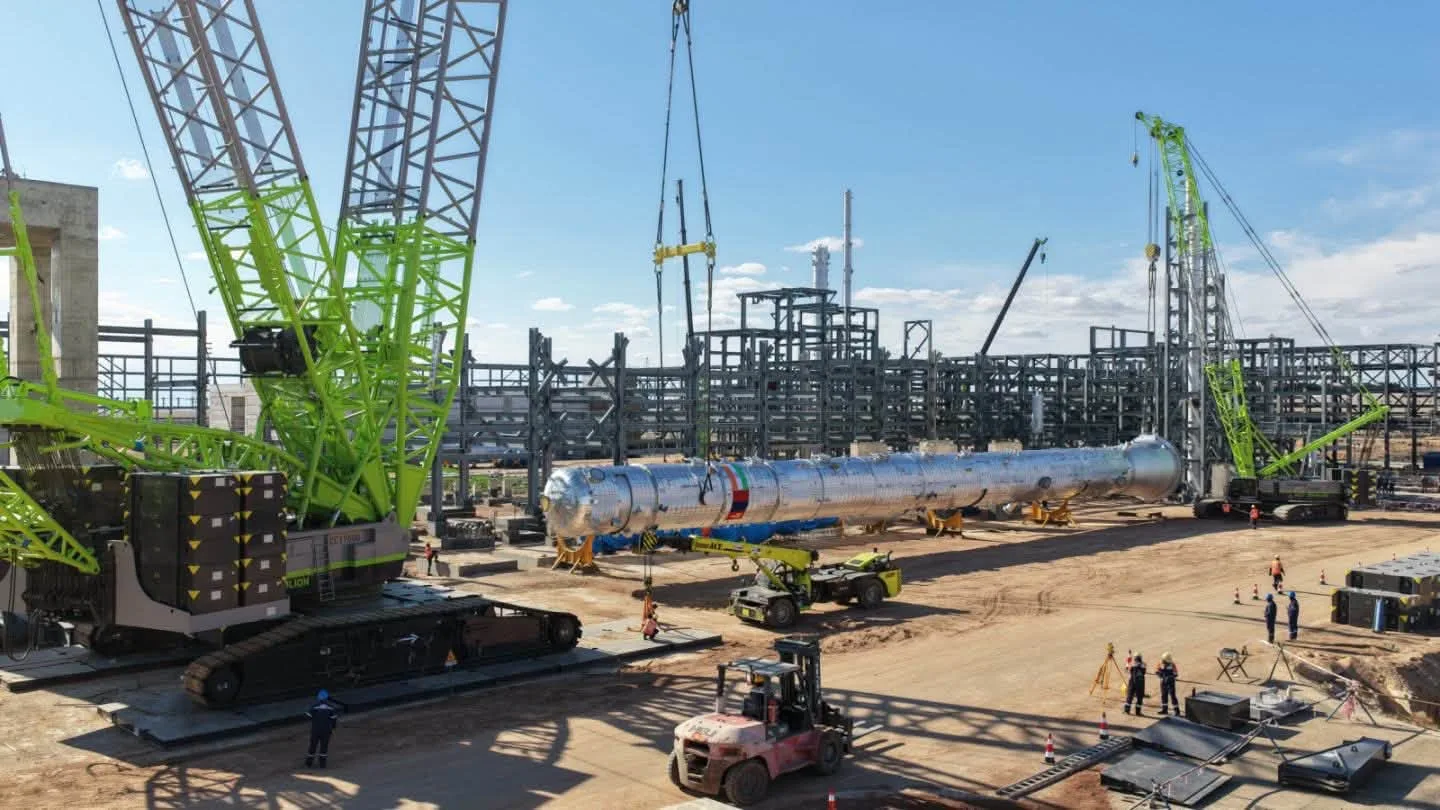 Газрын тос боловсруулах үйлдвэрийн технологийн эх байгууламж болох Атмосферийн нэрлэгийн цамхагийн өргөлт, суурилуулалтын ажил хийгджээ