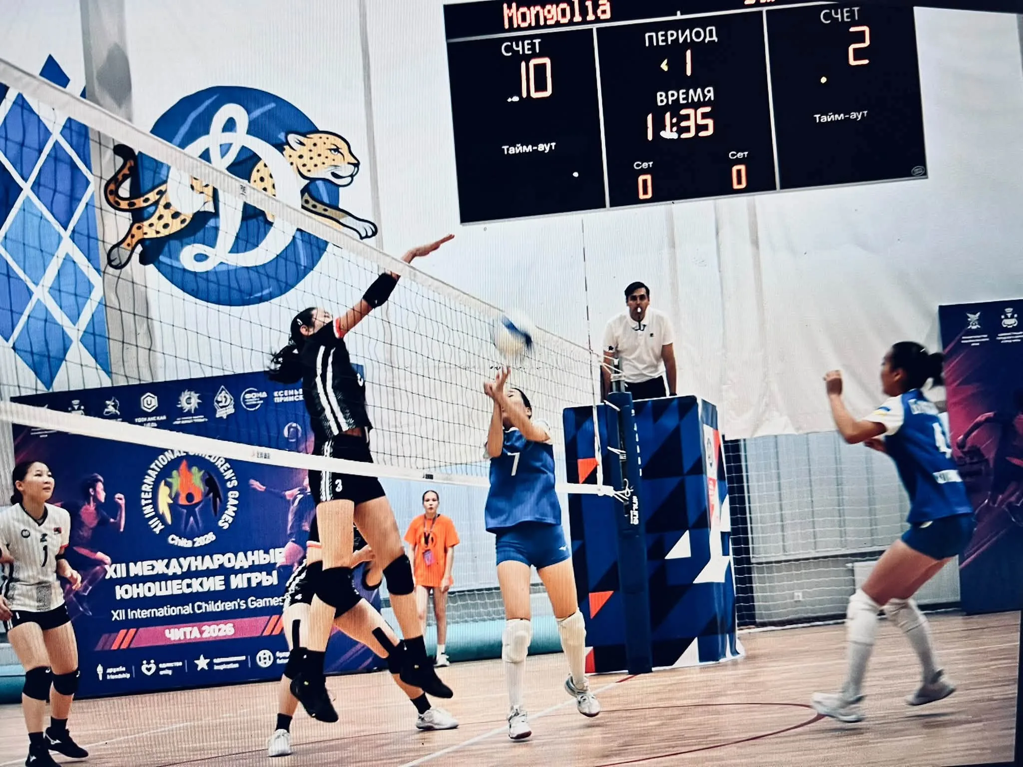Монголын өсвөрийн волейболын баг мөнгөн медаль хүртлээ