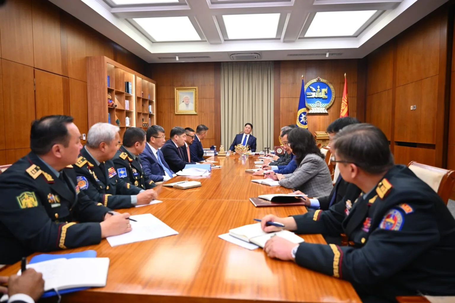 Ерөнхийлөгч У.Хүрэлсүх Засгийн газрын гишүүд, үндэсний аюулгүй байдлыг хангах чиг үүрэг бүхий байгууллагуудын удирдлагатай уулзлаа