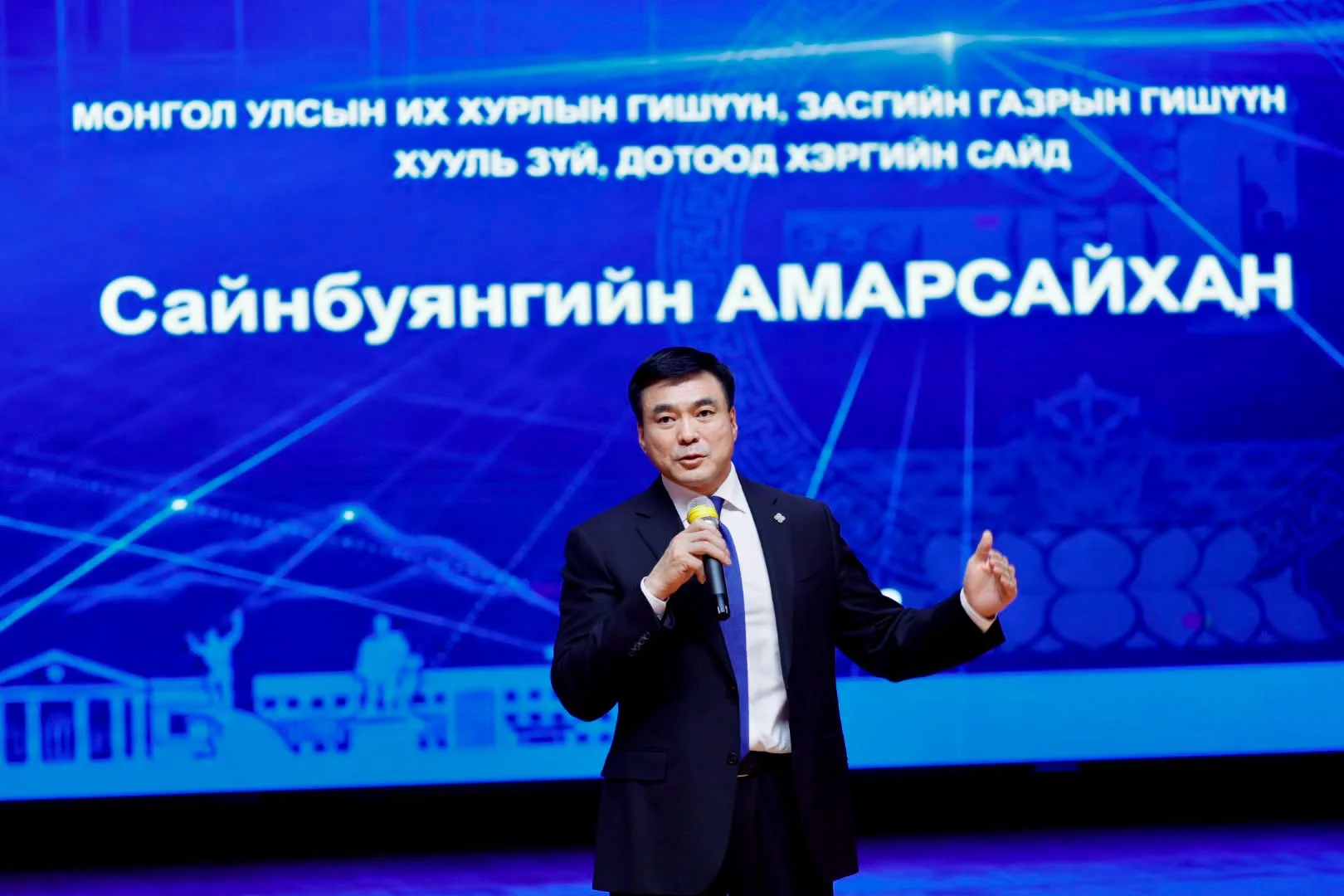 ХЗДХ-ийн сайд С.Амарсайхан Увс аймгийн иргэд, хууль сахиулах салбарын алба хаагчидтай уулзлаа