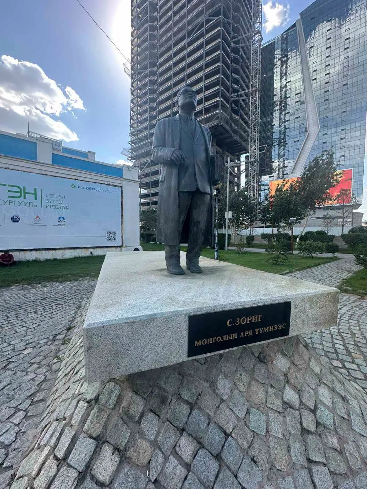 С.Зоригийн хөшөөг зөвшөөрөлгүй зөөж  тээвэрлэсэн үйлдэлд хариуцлага тооцов