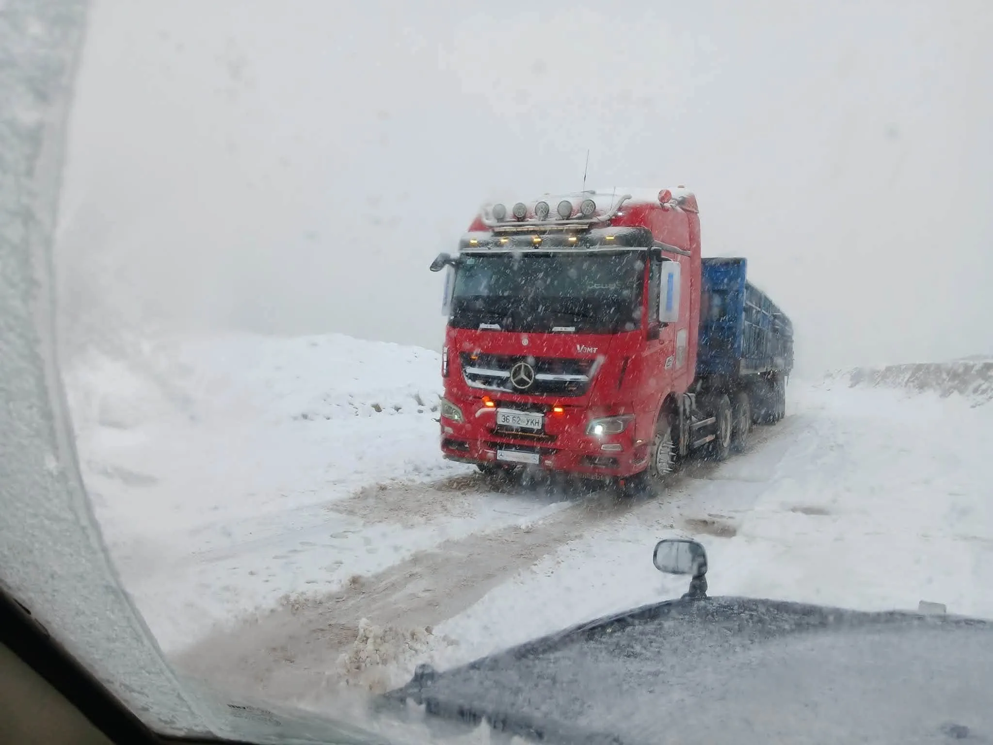 Солонготын даваанд гулгаа, шалбааг үүссэн байна