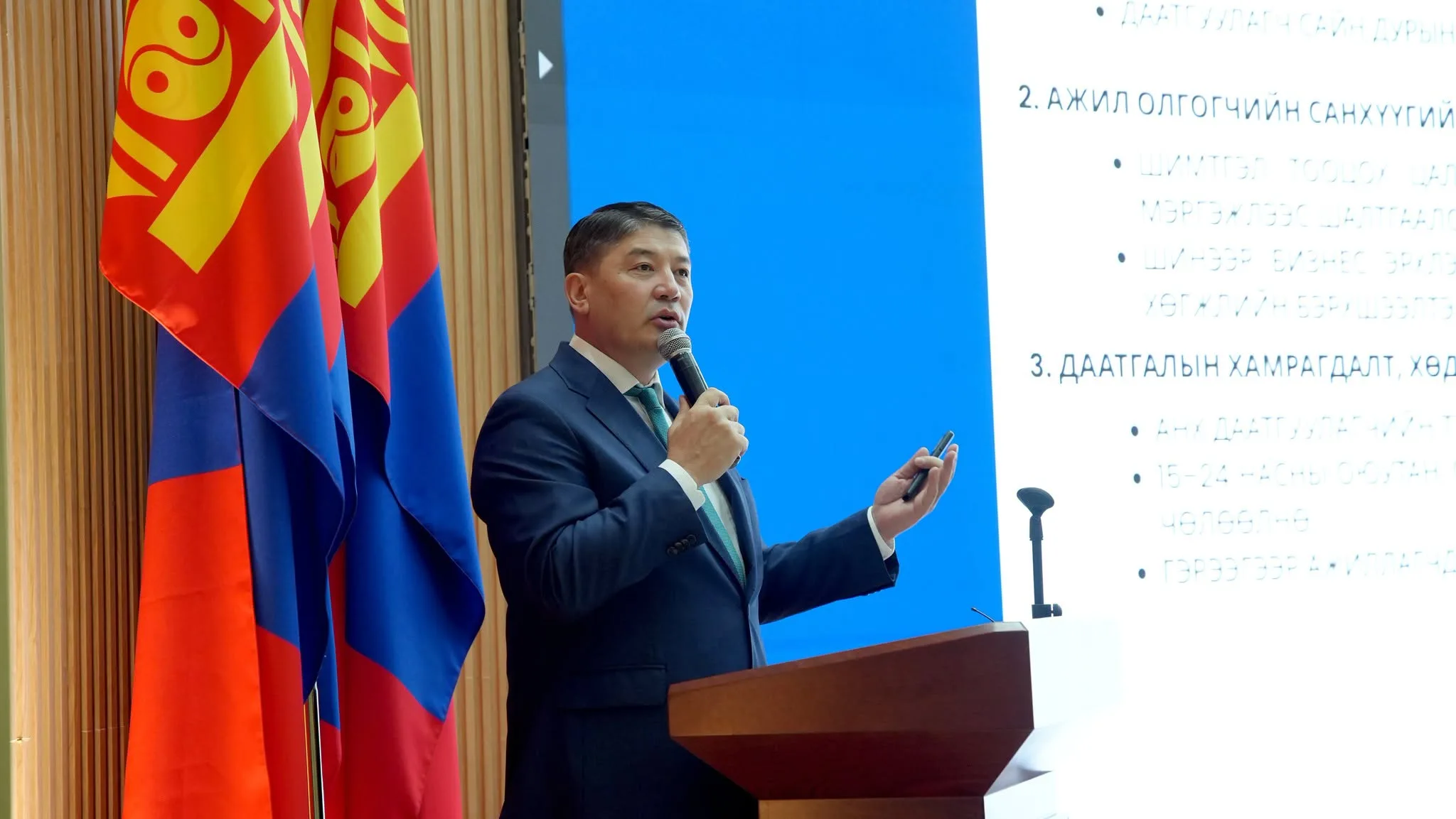Нийгмийн даатгалын сангаас болон цэргийн нийт тэтгэвэр авагчдын 80 хувь буюу 435.0 мянган иргэнд суурь тэтгэвэр олгоно