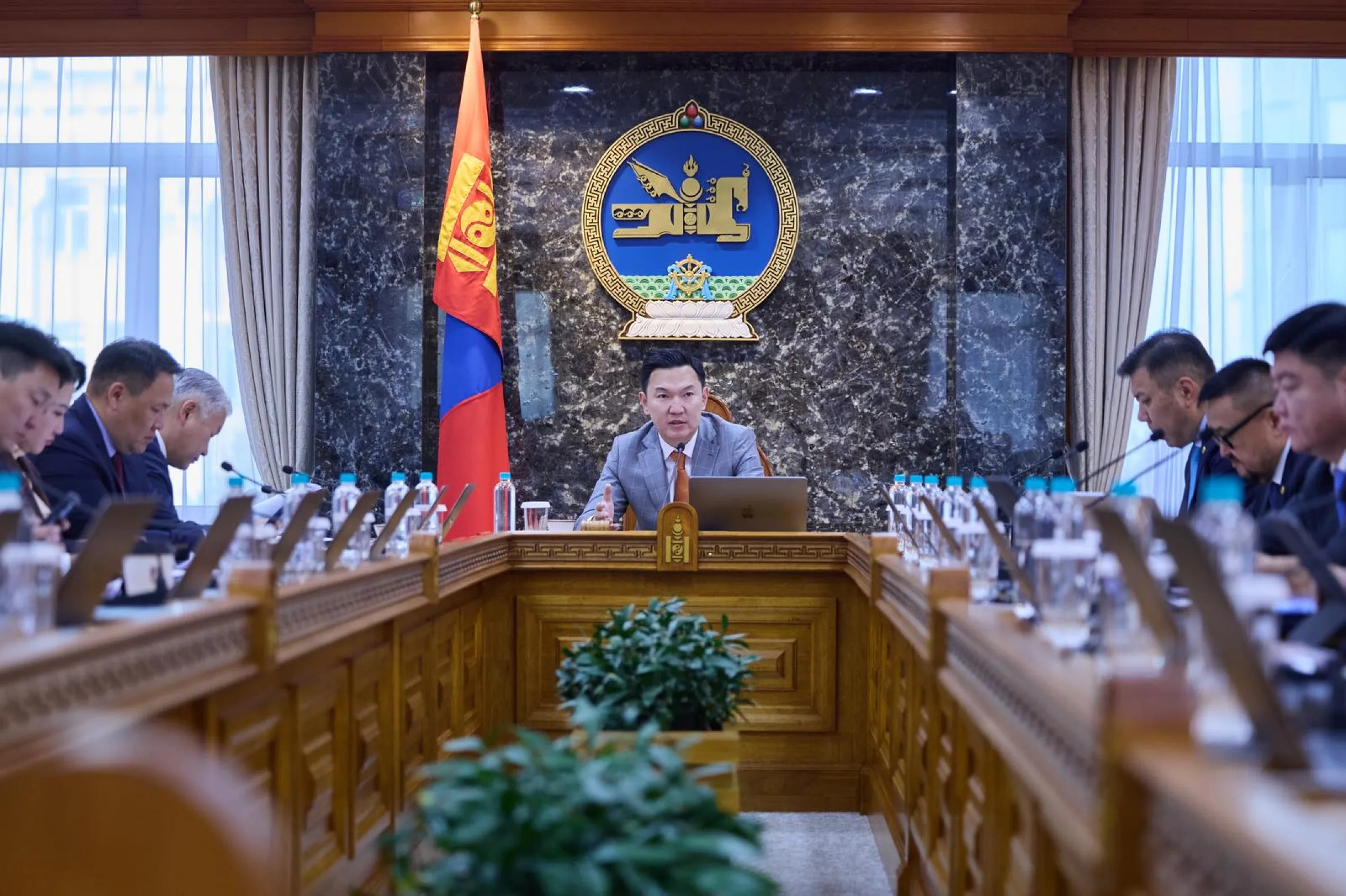 Н.Учрал: Өрхийн орлогыг хамгаалахын төлөө хүнээ бодсон тодотгол батлагдлаа