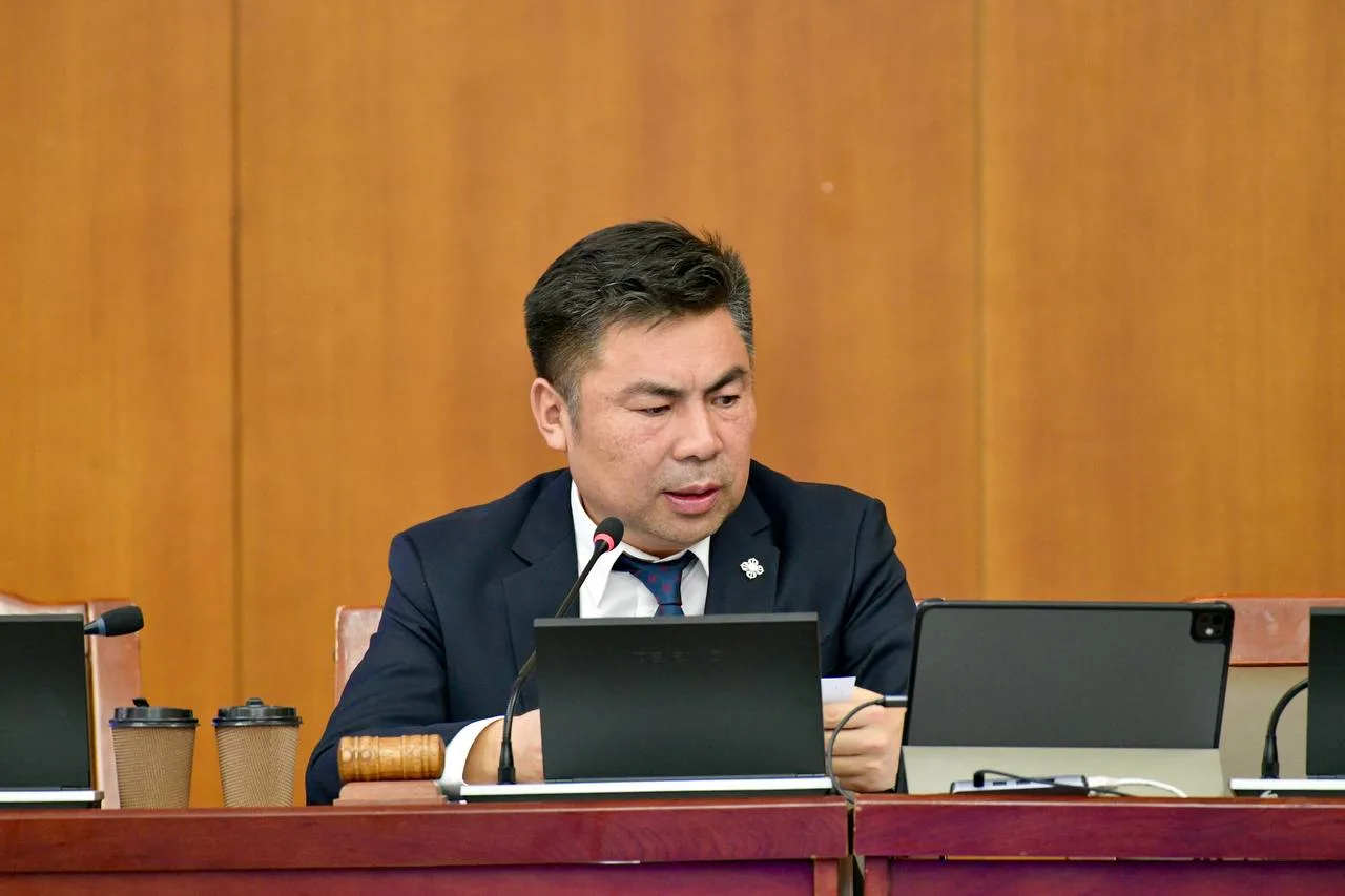 ТБХ:Монгол Улсын 2026 оны төсвийн тухай хуультай хамт өргөн мэдүүлсэн хууль, тогтоолын төслүүдийн талаарх зарчмын зөрүүтэй саналыг хуралдаанд оролцсон гишүүдийн олонх дэмжлээ