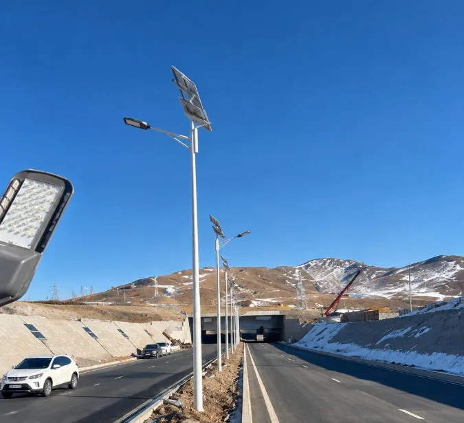 Моносын уулзвараас эмээлт хүртэлх авто замд 136 ширхэг гэрэлтүүлгийн шон суурилуулжээ