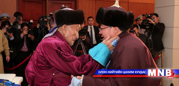 Монгол Улсын Ерөнхийлөгч өндөр настнуудтай золгов