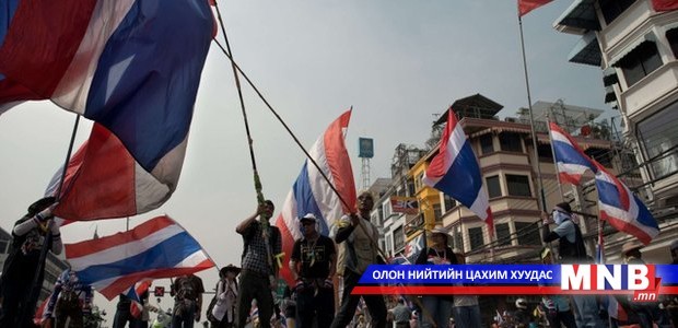 Тайландад жагсагчид руу гал нээжээ