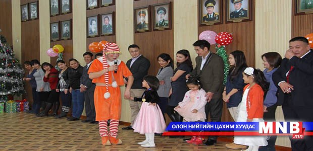 ЦЕГ ажилчдынхаа хүүхдүүдийг шагнажээ