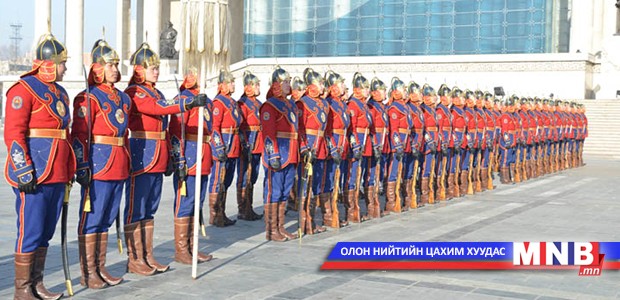 Эрх баригчид цэцэг өргөж, МАН эсэргүүцлээ илэрхийлэв