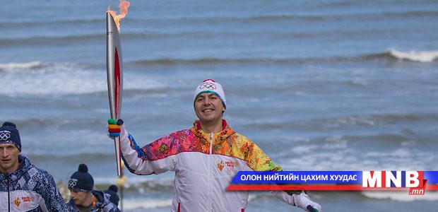 Өвлийн олимпийн бамбар өндөржүүлсэн хамгаалалтанд аялж байна