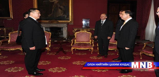 Элчин сайд Ш.Одонбаатар итгэмжлэх жуух бичгээ өргөн барилаа