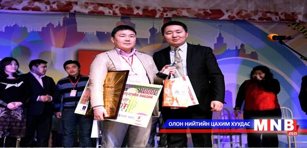 Яруу найрагч Э.ЭНХБОЛД: Хайрыг мянга мянган яруу найрагч өөр өөрийн өнгөөр "дуулах" болно