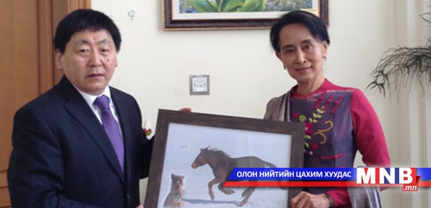 Ерөнхийлөгчийн захидлыг биечлэн гардууллаа