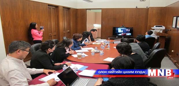 Гадаадад амьдарч буй хүүхдүүдийг сурах бичгээр хангана