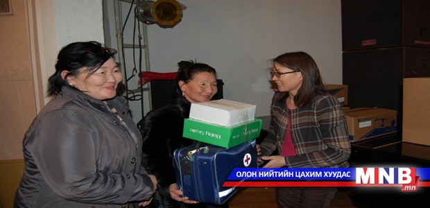 Багийн эмч нар яаралтай тусламжийн иж бүрэн цүнхтэй боллоо