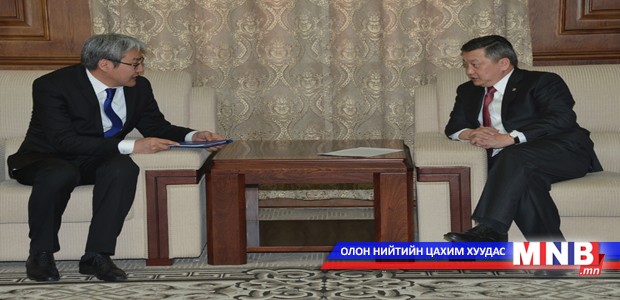 Зам, тээврийн сайд А.Гансүх тогтоолын төсөл өргөн барилаа