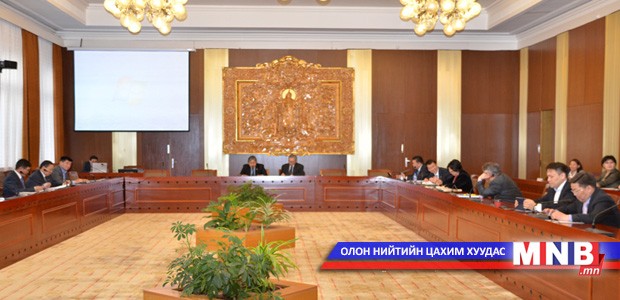 Санхүүгийн зохицуулах хорооны тайланг сонсож байна