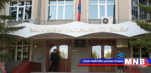 Лифттэй автобус оруулж иржээ