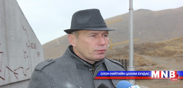 Танктай хөшөөг засварлаж байна