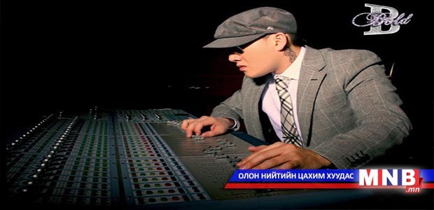 "Хувцсаа тайчаад шид"