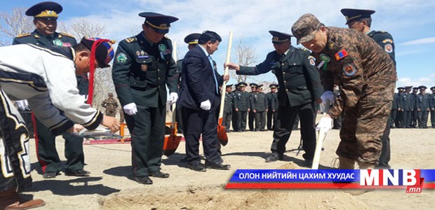 Цэргүүд бүтээн байгуулалтад оролцож байна