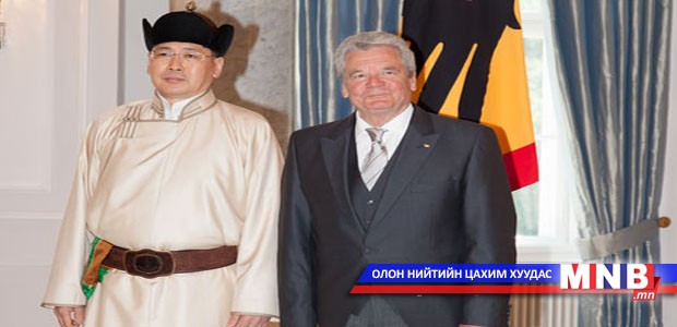 Элчин сайд Ц.Болор итгэмжлэх жуух бичгээ өргөн барилаа