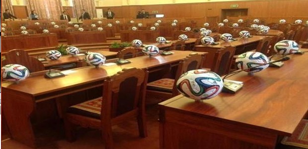 УИХ-ын гишүүдэд бөмбөг гардууллаа