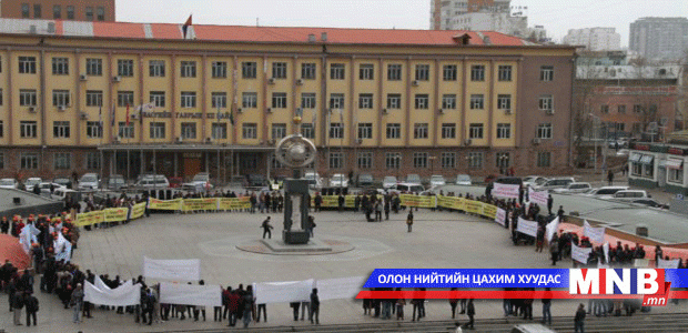 Урлагийнхан тайван жагсаалаар үзэл бодлоо илэрхийллээ