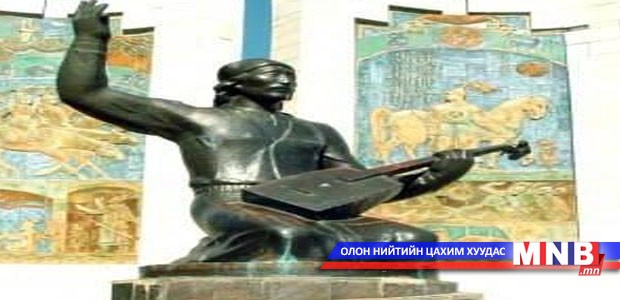 Монгол туульчийн хөшөөг босгожээ
