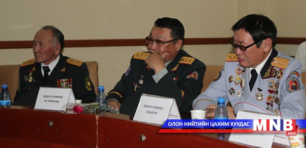 Генералууддаа хүндэтгэл үзүүллээ