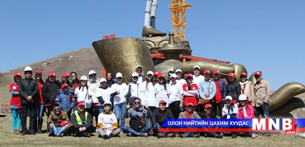 Залуучууд аялангаа үндэсний бүтээн байгуулалттай танилцлаа