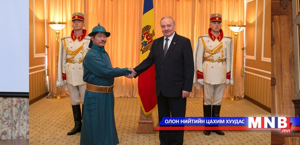 Элчин сайд Л.Дүгэр итгэмжлэх жуух бичгээ барилаа