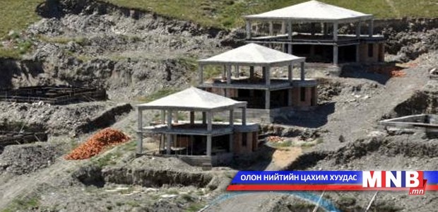 Дархан цаазат газар орон сууц барьсаар байна