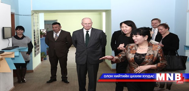 Шведийн Элчин сайд Д.Нацагдоржийн нэрэмжит номын санд зочлов