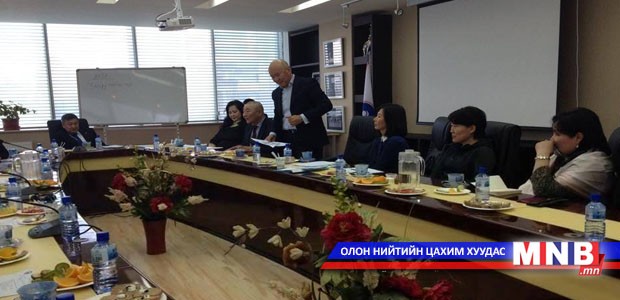 “Гадаад хэл сонирхогчдын клуб”-ээс англи хэлний хичээл заана