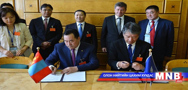 Санамж бичигт гарын үсэг зурав