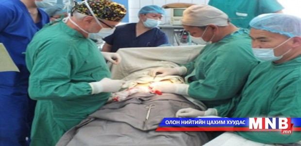 Швейцарийн эмч нар орон нутагт хагалгаа хийлээ