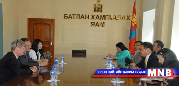 Цэргийн эмнэлгийн тоног төхөөрөмж нийлүүлэгчидтэй уулзлаа