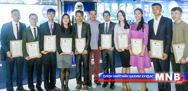 Беркли их сургуульд хоёр хүүхэд тэнцсэн байна