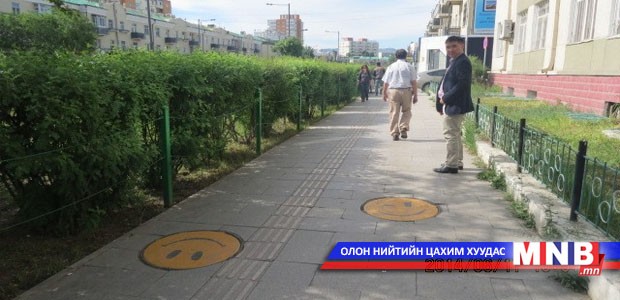 Оюутны гудамжинд стресс тайлдаг чулуу байрлуулна