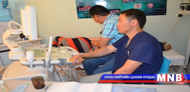 Эмнэлгийн ажилтнуудыг үзлэгт хамрууллаа