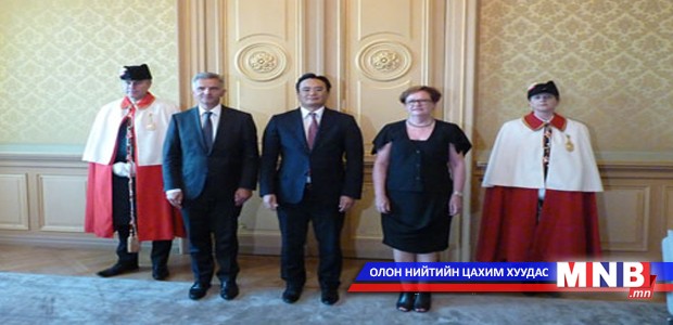 Элчин сайд В.Пүрэвдорж Итгэмжлэх жуух бичгээ өргөн барив