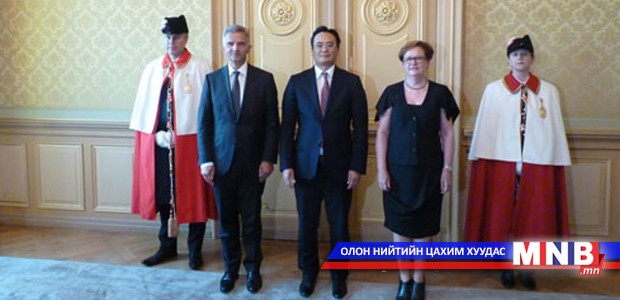 Ambassador V.Purevdorj presents credentials