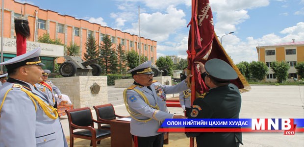 Зэвсэгт хүчний жанжин тугийг заллаа