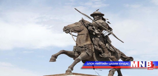 Батмөнх даян хааны хөшөө Өмнөговь аймагт сүндэрлэлээ