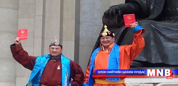 А.Сүхбат, Г.Өсөхбаяр нар дархан аварга боллоо
