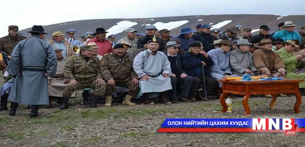 Алтай таван богд хайрханы тахилга болов