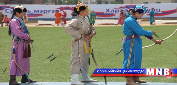 Үндэсний сурын харвааны шилдэг найман эмэгтэй харваачийн нэрс тодров