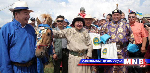 Ерөнхийлөгч Ц.Элбэгдорж соёолонгийн уралдаан үзлээ
